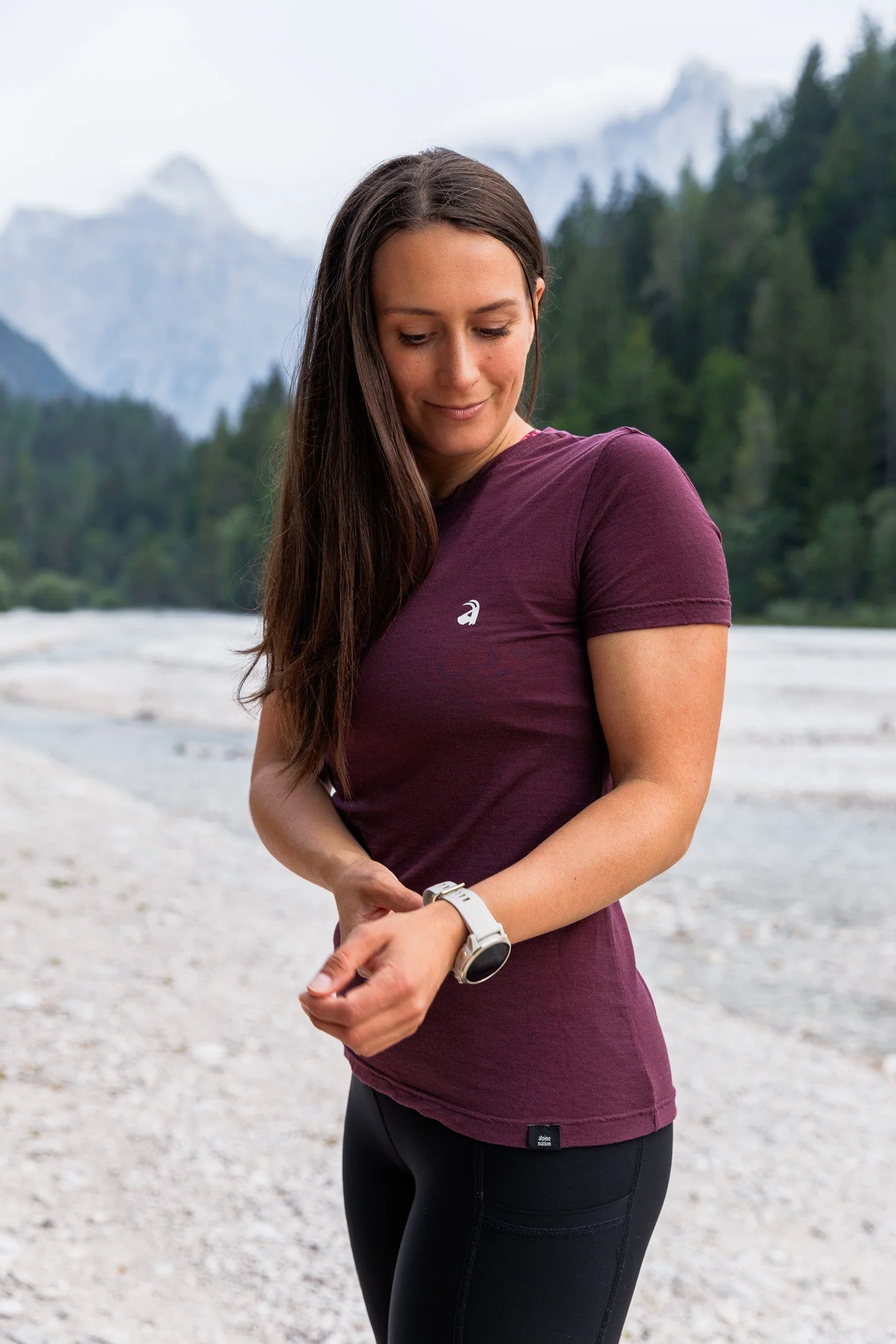 Breeze Merino Tee Aubergine - Image 9