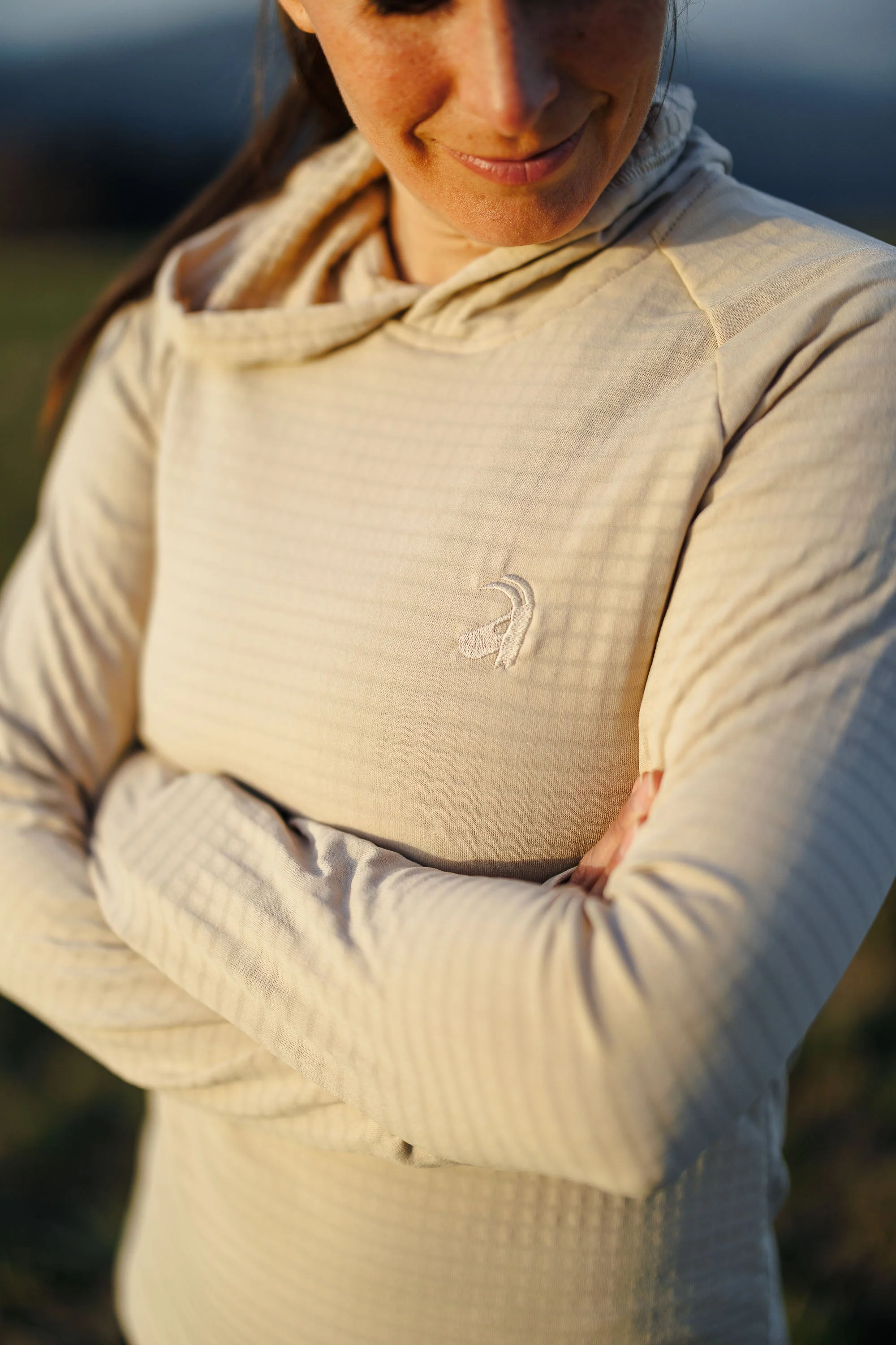 Elevate Hoody Sand - Image 14