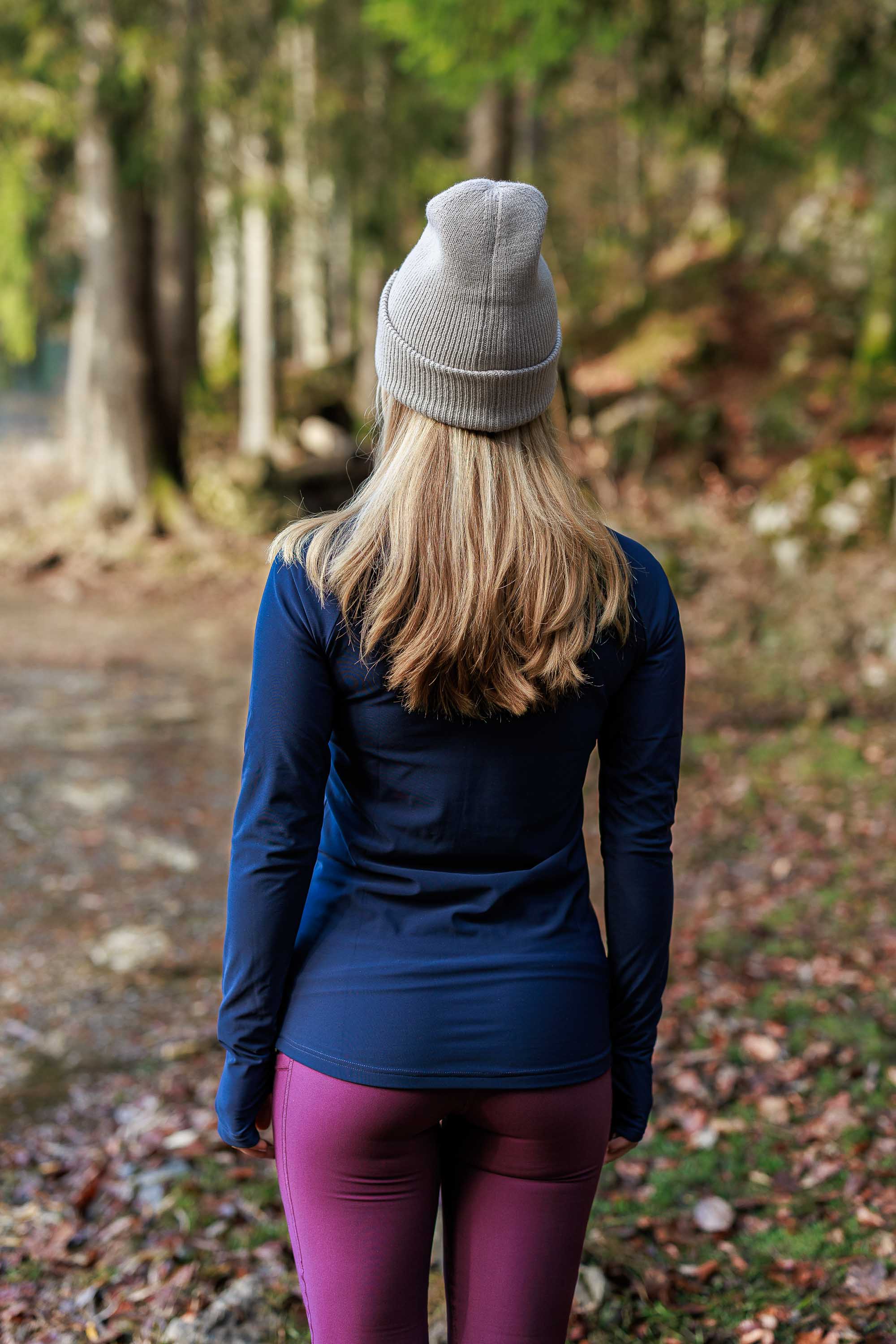 Momentum Sweater Dark Navy - Image 4