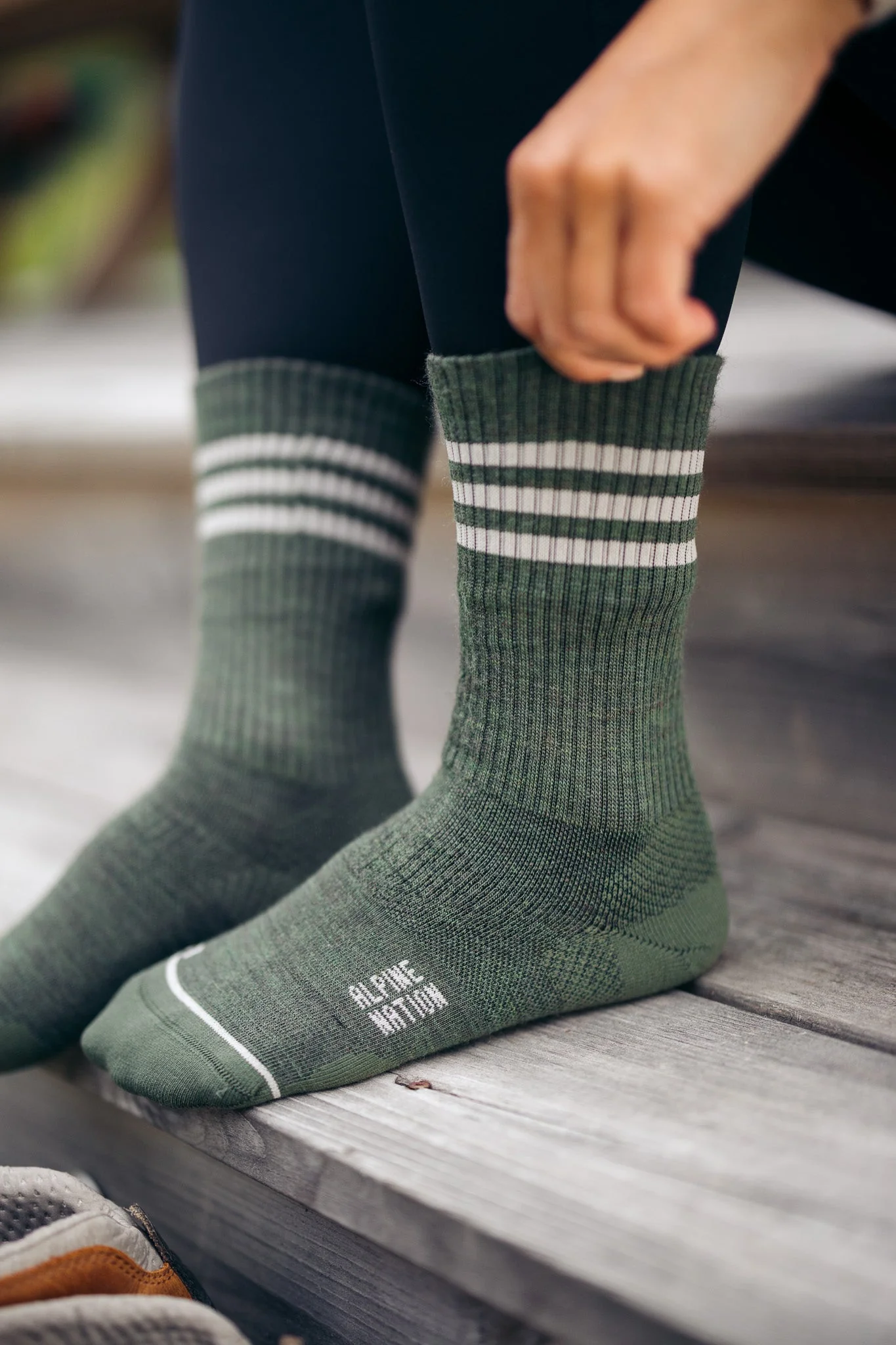 Seceda Light Merino Crew Socks Moss Green - Image 9